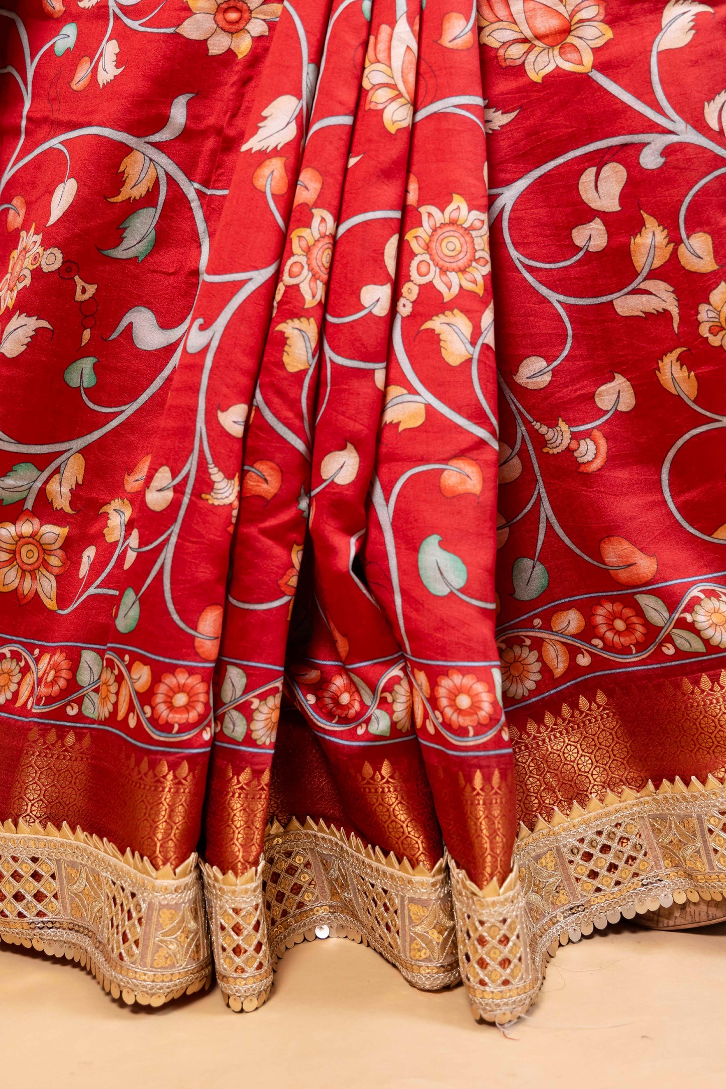 Red Floral Print Chiniya Silk Saree