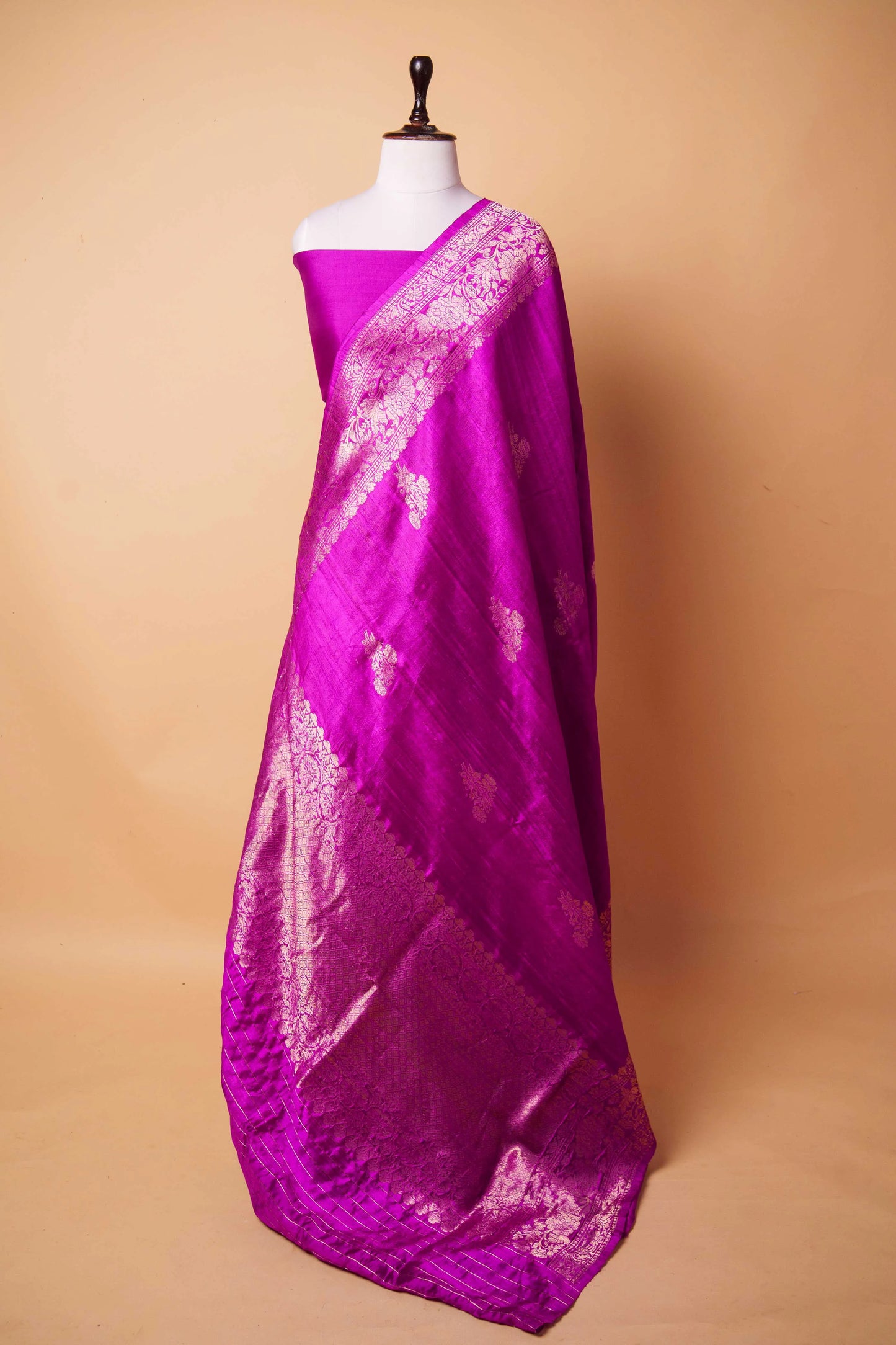 Magenta Handwoven Raw Silk Saree